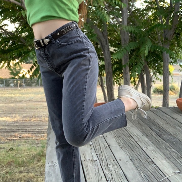 ✨VINTAGE GAP MOM JEANS✨ - Picture 3 of 7